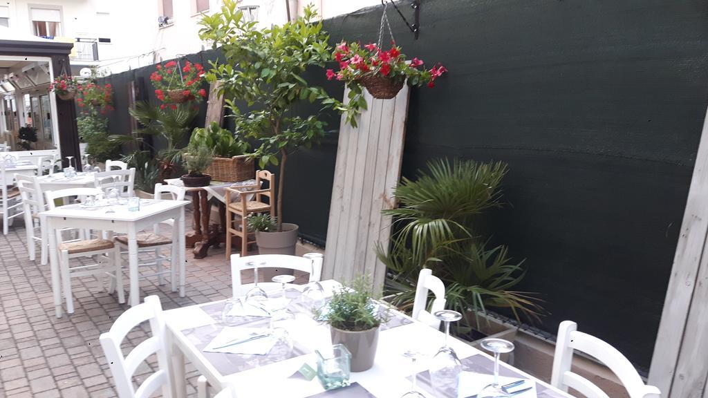 Hotel Helvetia Milano Marittima Buitenkant foto